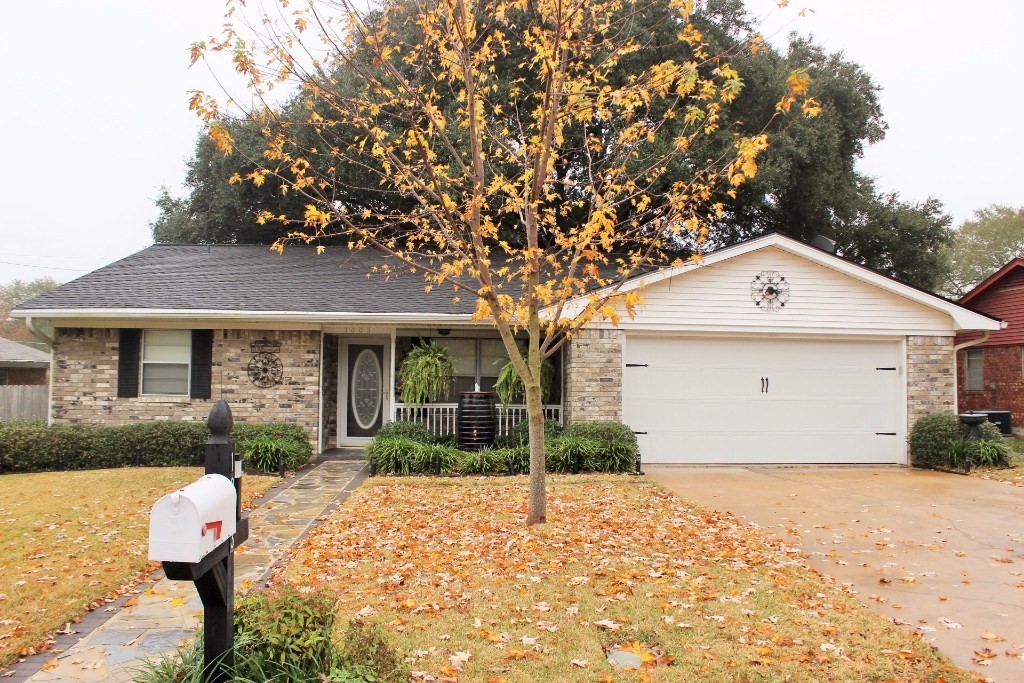 1003 Oakridge Street Brenham TX 77833