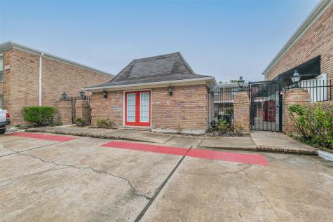 5900 N Braeswood Boulevard 207 Houston TX 77074