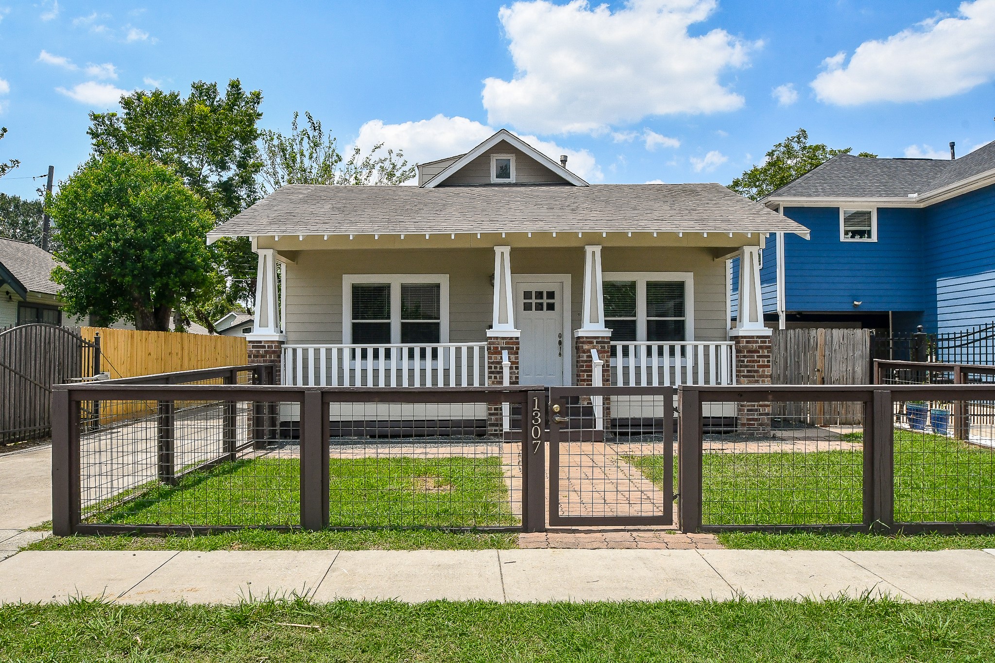 1307 Walton Street Houston TX 77009