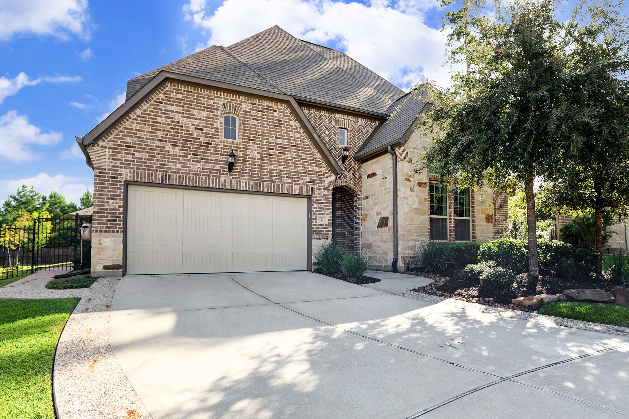 2 E Twin Ponds Court Tomball TX 77375