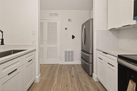 3300 Yorktown Street 15 Houston TX 77056