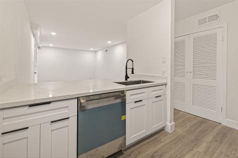 3300 Yorktown Street 15 Houston TX 77056