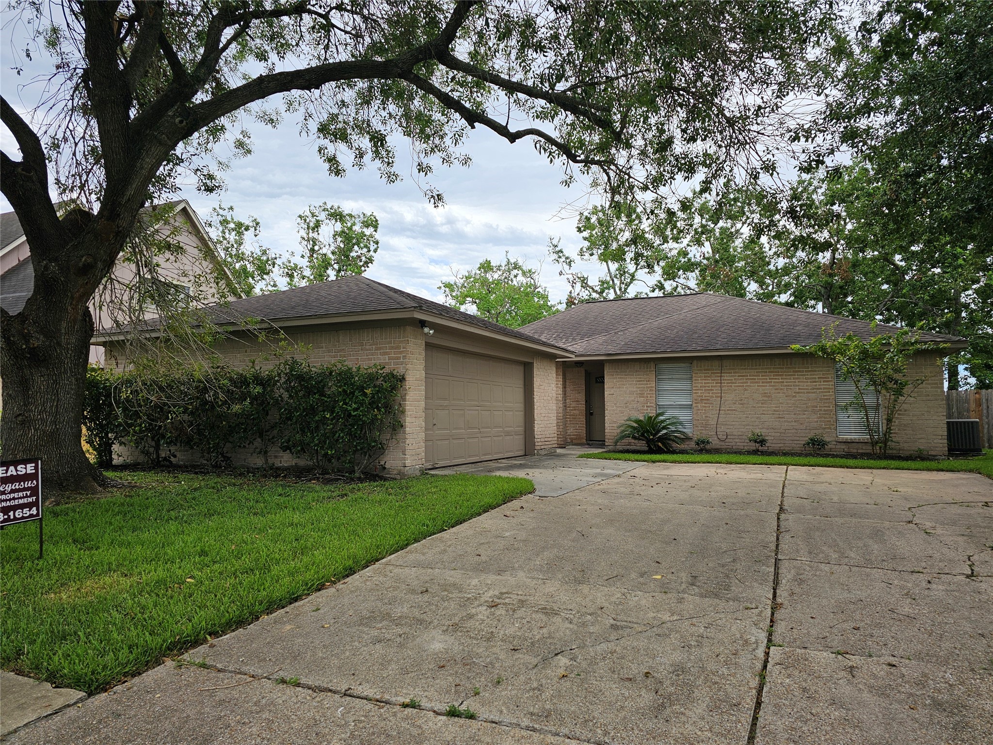 2312 Meadow Green Drive Pearland TX 77581