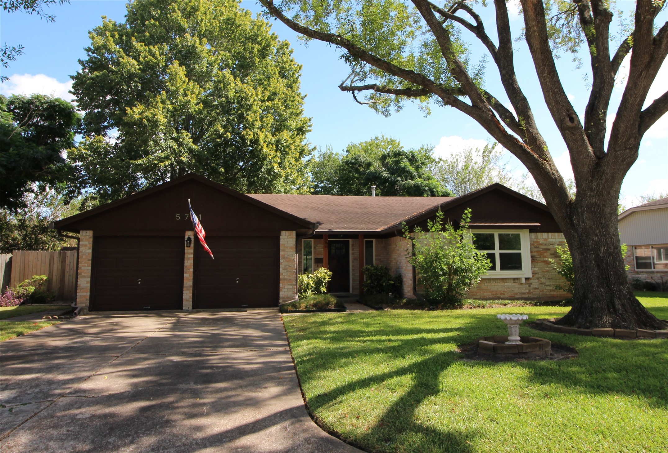 5701 Leggett Lane Pearland TX 77584