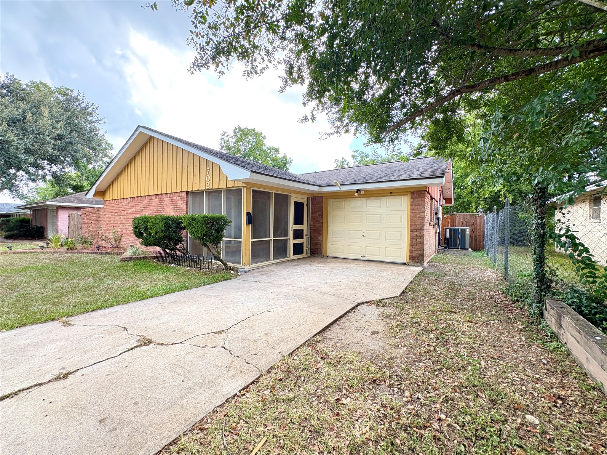 1702 Baylor Avenue Bay City TX 77414