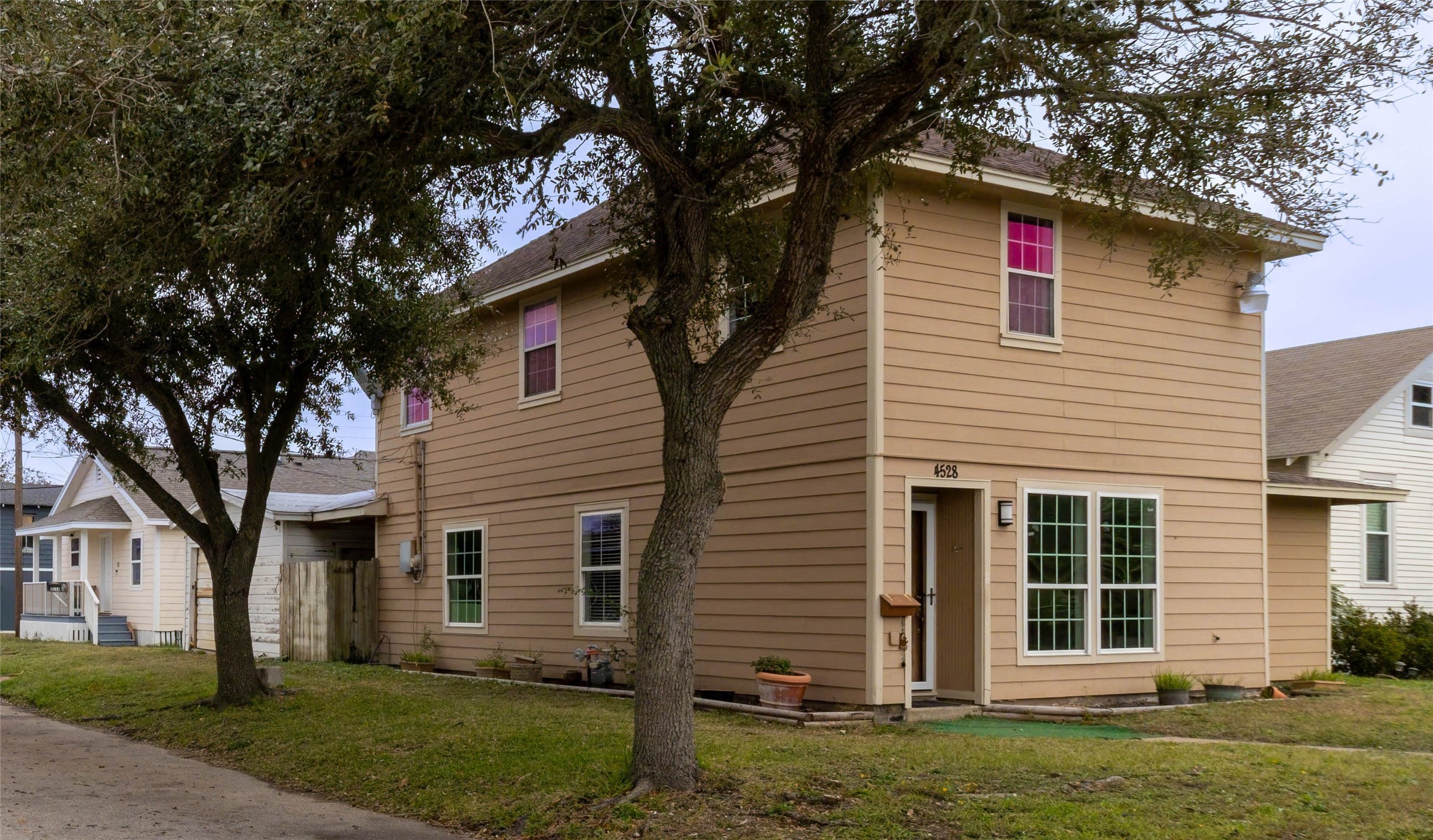 4528 Avenue Q 1/2 Galveston TX 77551