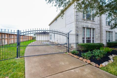 5914 Oak Green Court Sugar Land TX 77479