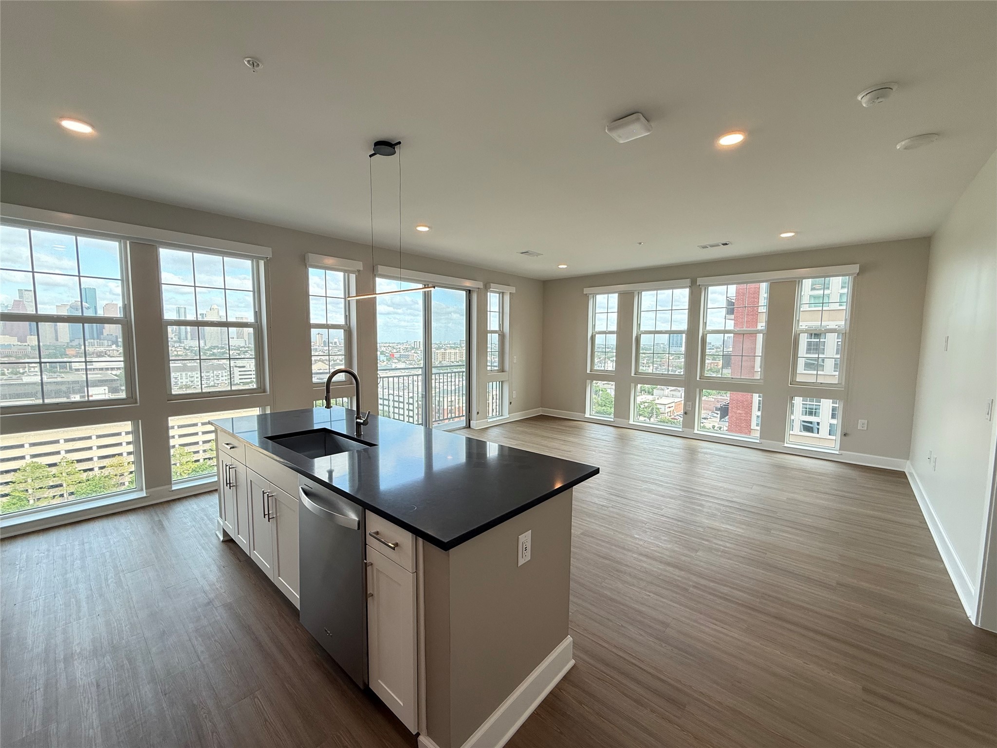 716 Waugh Drive B6 328 Houston TX 77019