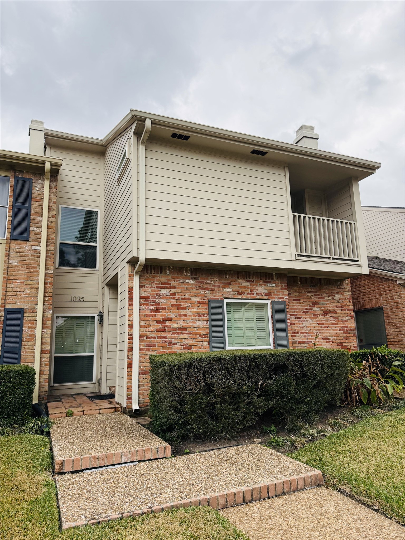 1025 Fountain View Drive Houston TX 77057