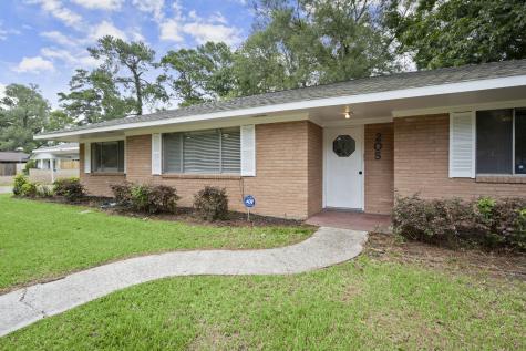 205 Taft Avenue Cleveland TX 77327