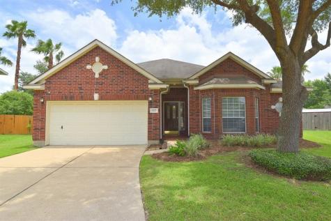 1027 Tennyson Drive Pearland TX 77584