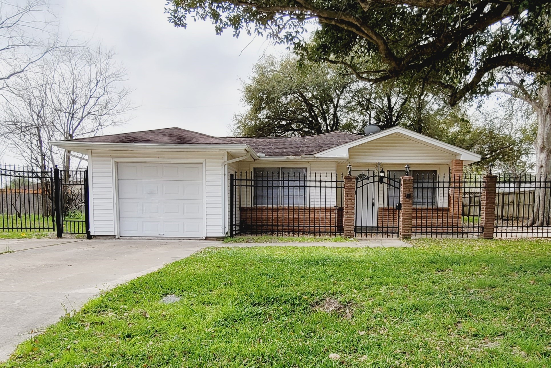 4910 Mayflower Street Houston TX 77033