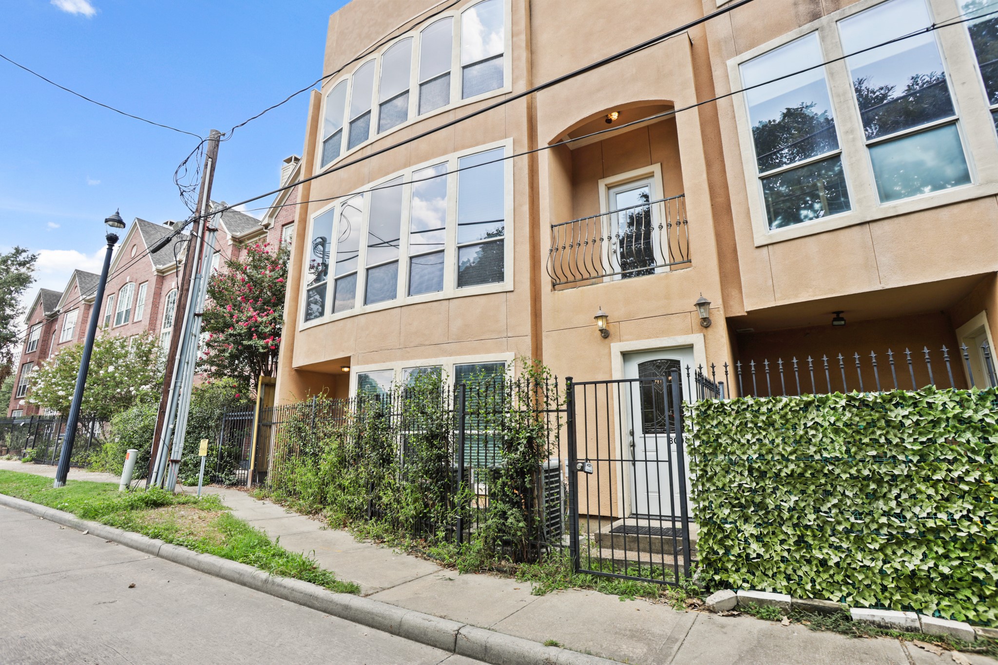 3008 Chenevert Street Houston TX 77004