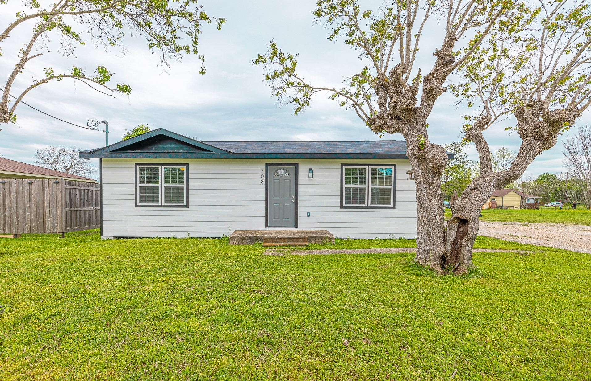 708 Frank Street Navasota TX 77868