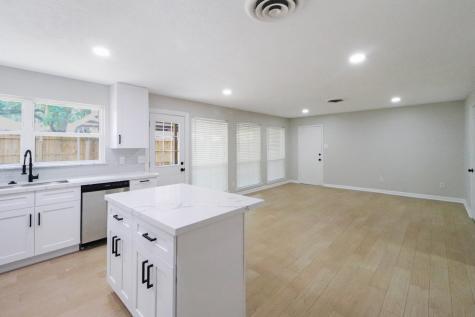 4709 Hummingbird Street Houston TX 77035