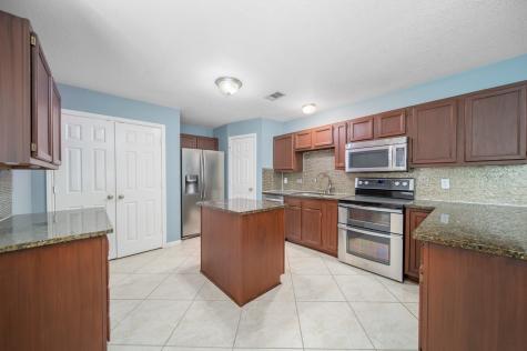 327 Chateau Woods Parkway Drive Conroe TX 77385