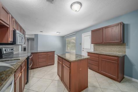 327 Chateau Woods Parkway Drive Conroe TX 77385