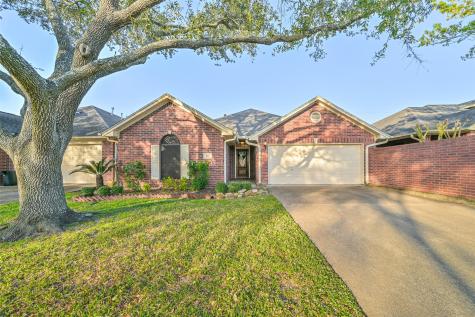 201 Live Oak Lane Friendswood TX 77546
