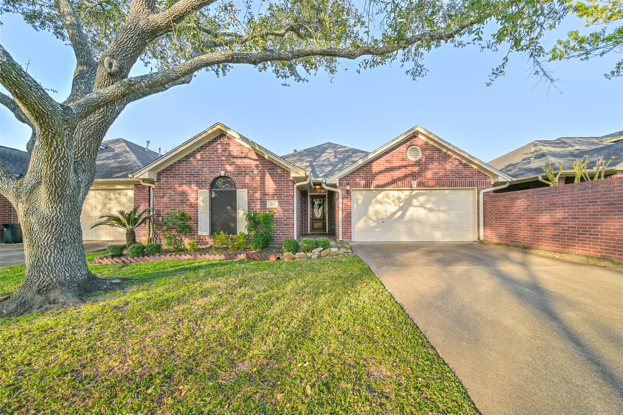 201 Live Oak Lane Friendswood TX 77546