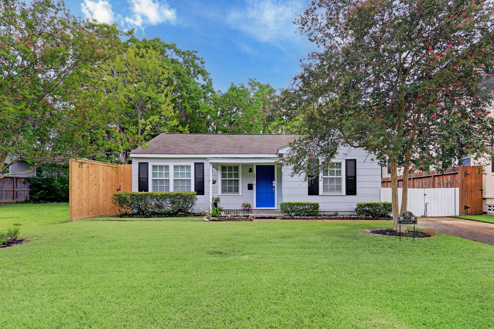 5217 Locust Street Bellaire TX 77401