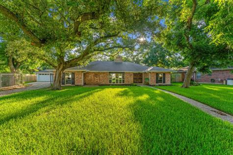 11 Whittier Drive Friendswood TX 77546