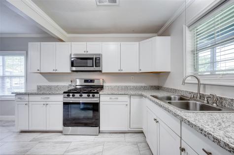 113 Poinsetta Lane Highlands TX 77562