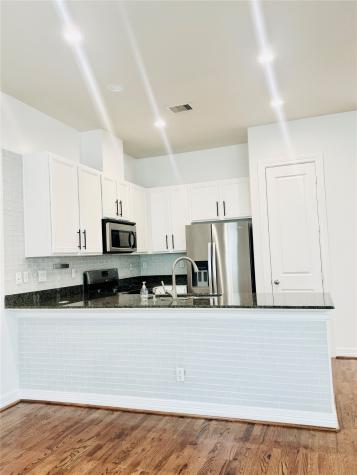 3846 Center Street Houston TX 77007
