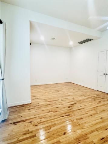 3846 Center Street Houston TX 77007