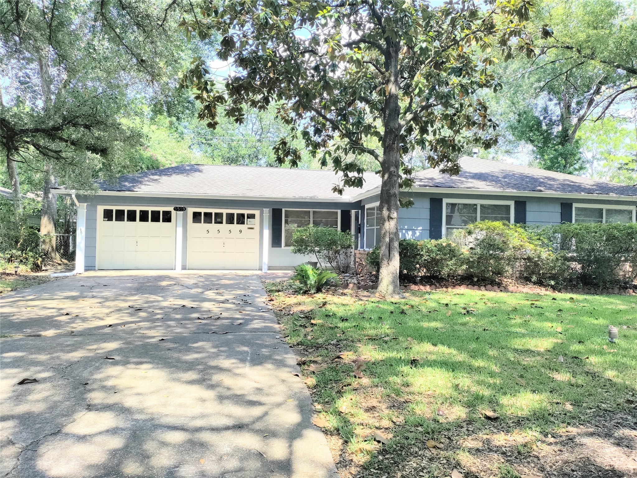 5559 Aspen Street Bellaire TX 77401