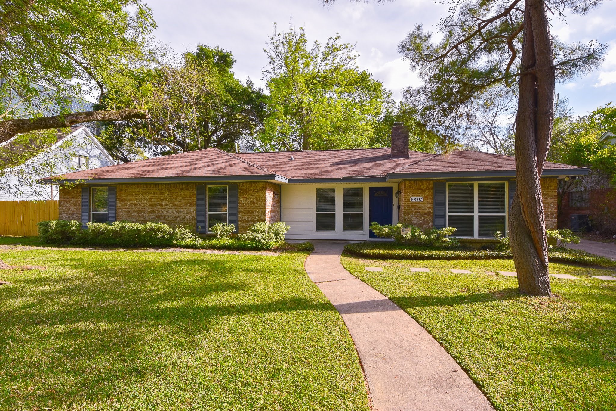 10607 Meadow Lake Lane Houston TX 77042