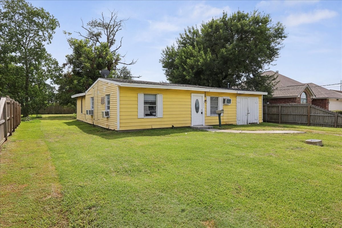 3811 Dunn Street Groves TX 77619