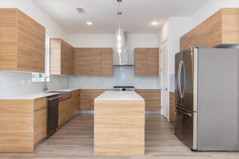 645 W 16th Street Houston TX 77008