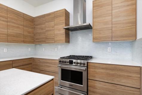 645 W 16th Street Houston TX 77008