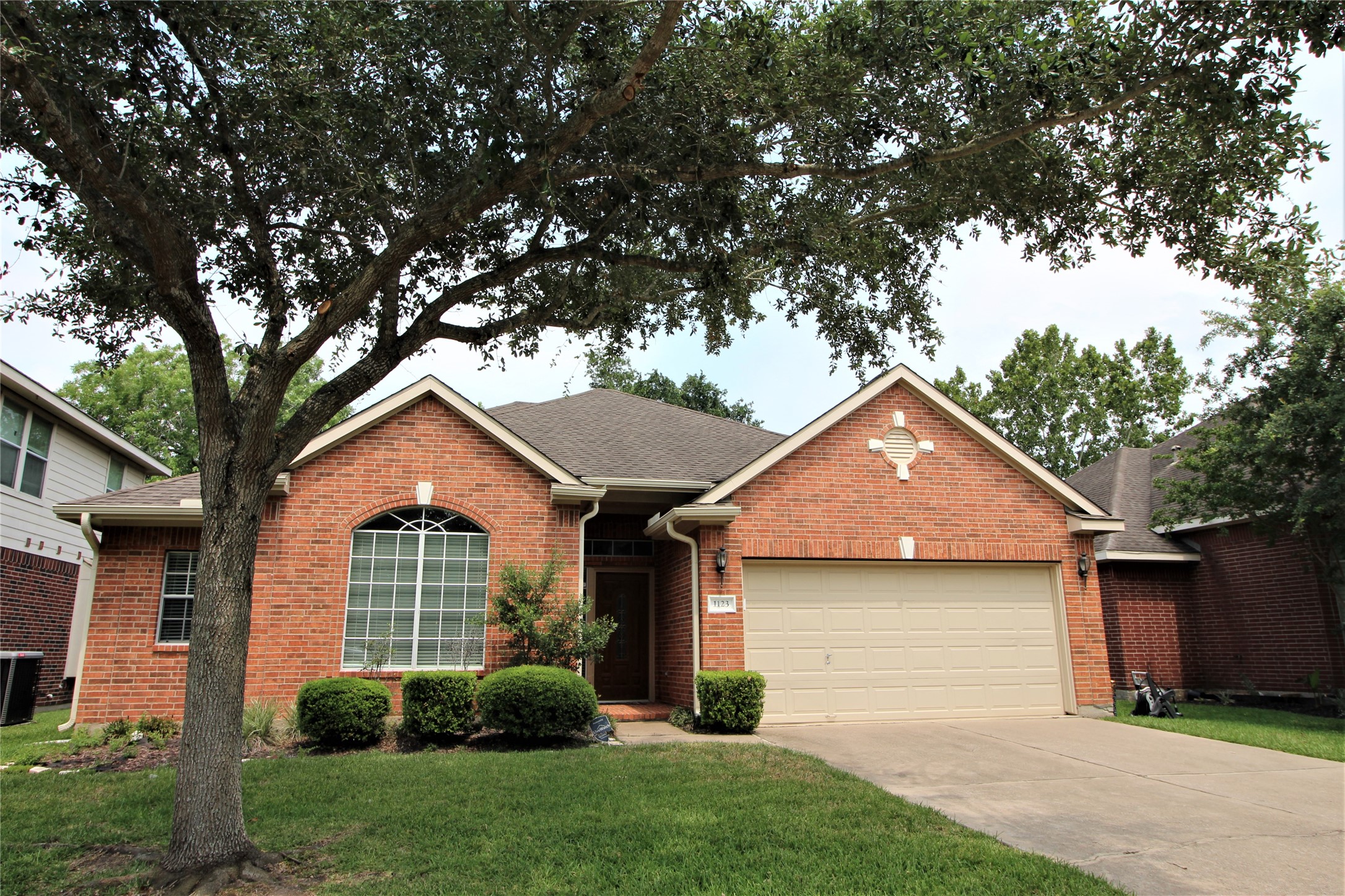 1123 Eastbourne Lane Pearland TX 77584