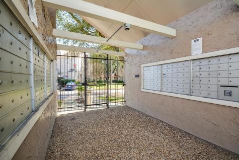 10855 Meadowglen Lane 1131 Houston TX 77042