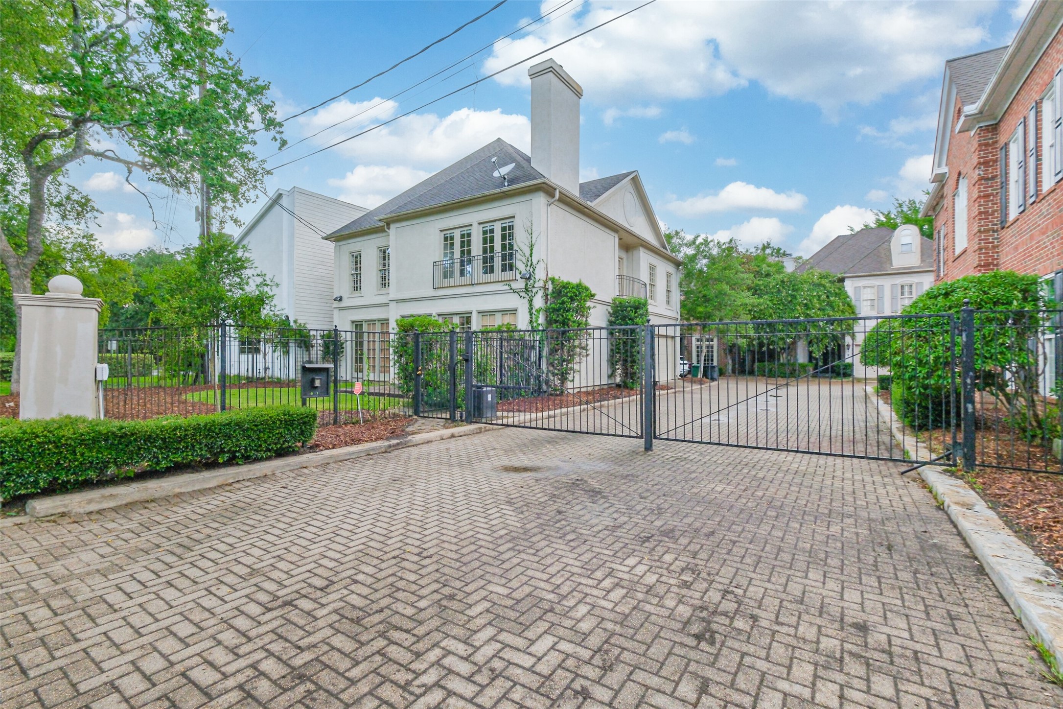 57 Briar Hollow Lane 4 Houston TX 77027