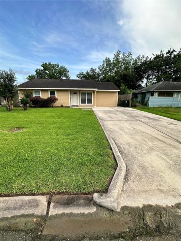 5758 Belneath Street Houston TX 77033