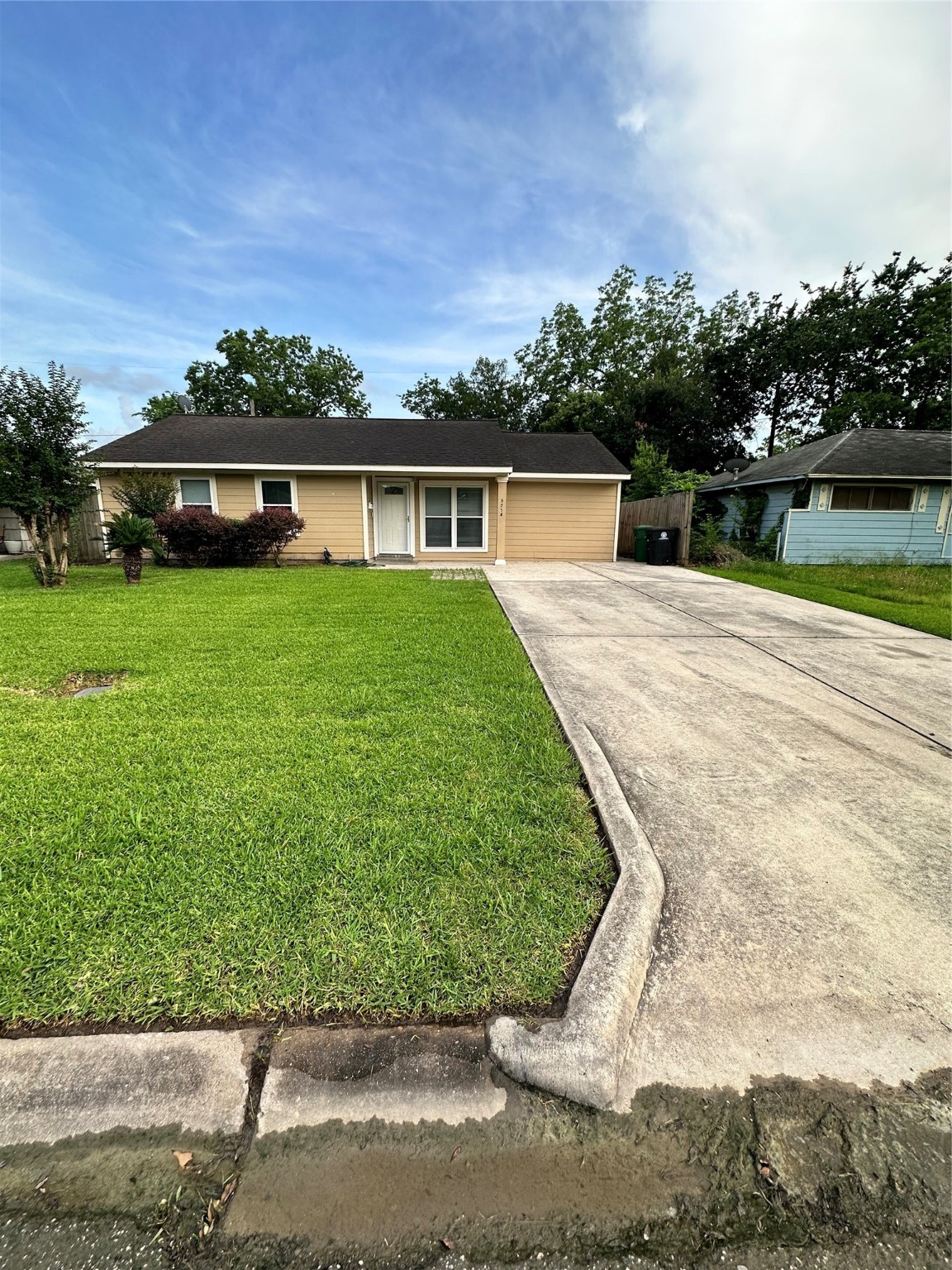 5758 Belneath Street Houston TX 77033