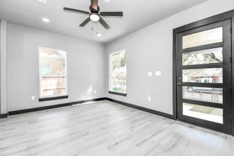 113 Dresden Street Houston TX 77012