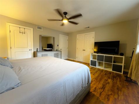 637 S Ripple Creek Drive 637 Houston TX 77057