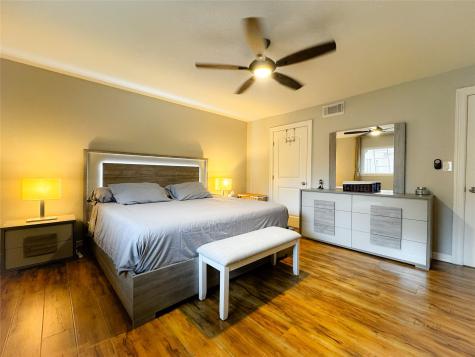 637 S Ripple Creek Drive 637 Houston TX 77057