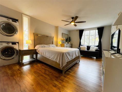 637 S Ripple Creek Drive 637 Houston TX 77057