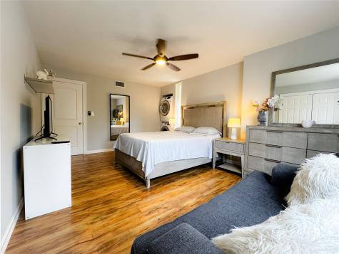 637 S Ripple Creek Drive 637 Houston TX 77057