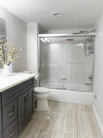 637 S Ripple Creek Drive 637 Houston TX 77057