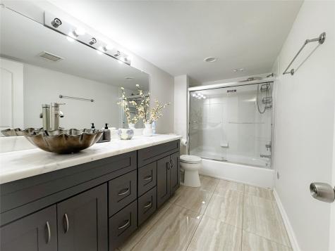 637 S Ripple Creek Drive 637 Houston TX 77057