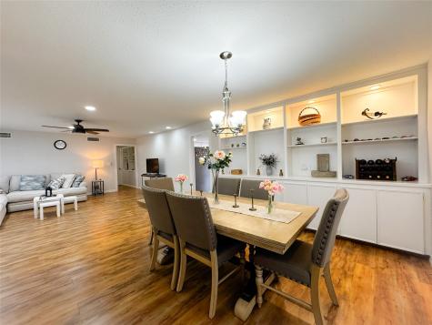 637 S Ripple Creek Drive 637 Houston TX 77057
