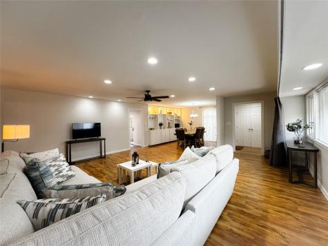637 S Ripple Creek Drive 637 Houston TX 77057