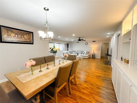 637 S Ripple Creek Drive 637 Houston TX 77057