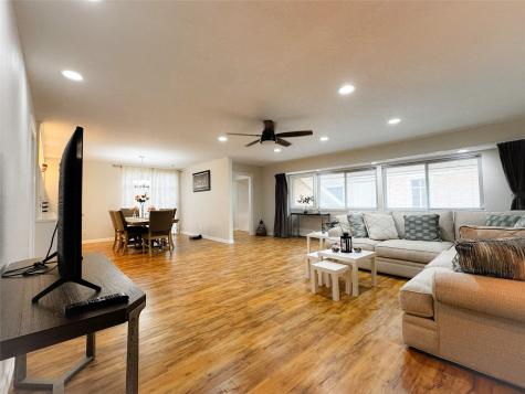637 S Ripple Creek Drive 637 Houston TX 77057