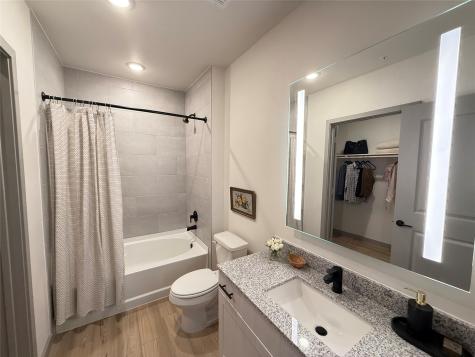 11604 Stonehollow Drive B6.252 Austin TX 78758